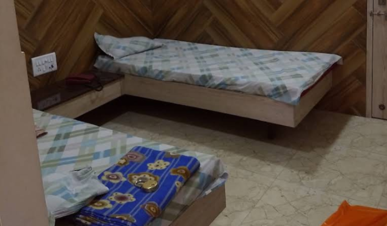 Front view of Shree Kshetrapal Jain Atithi Bhavan, Mumbai